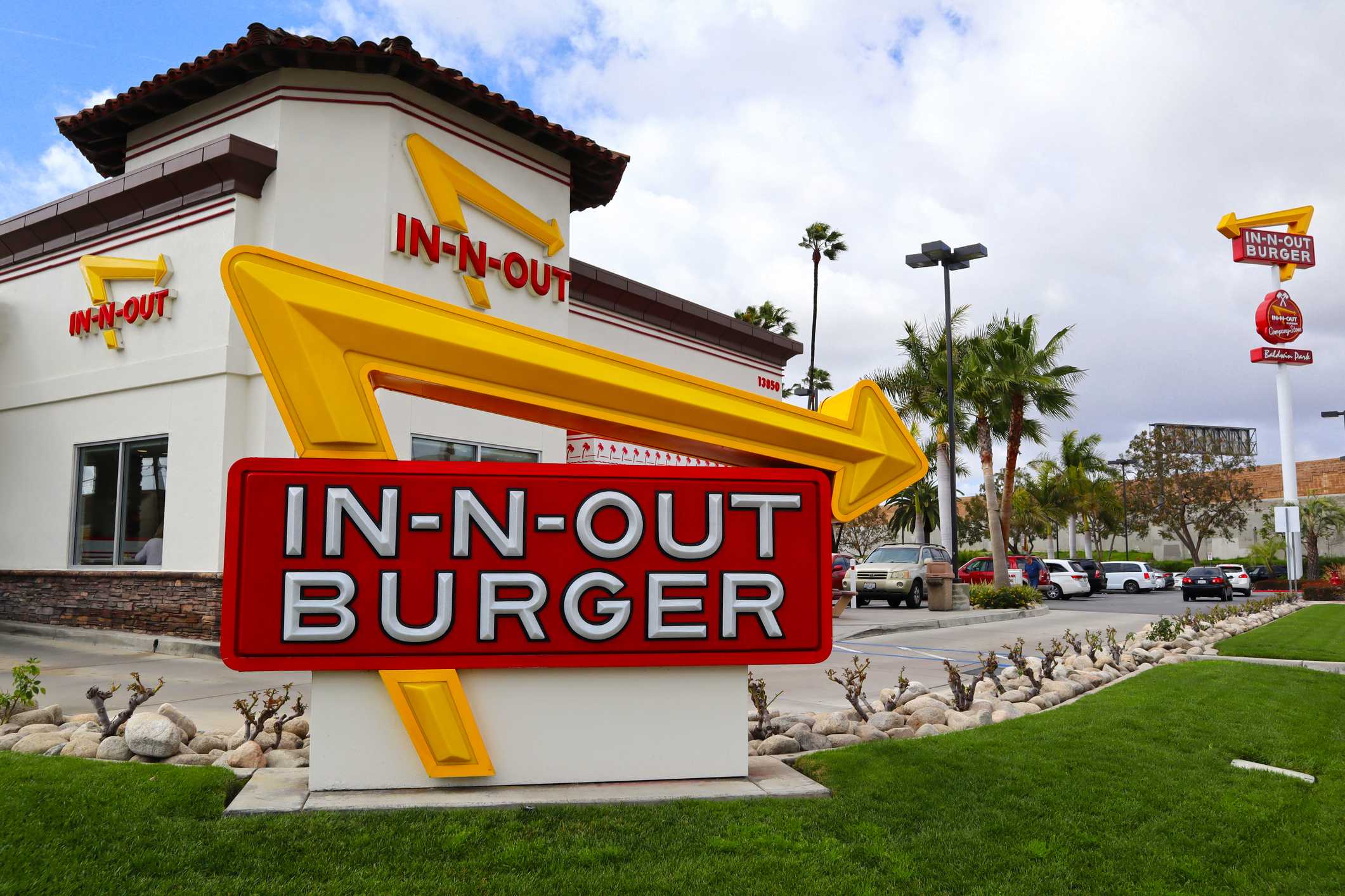 In-N-Out Burger CEO floats 3 additional states for possible expansion — WISN 12 Milwaukee